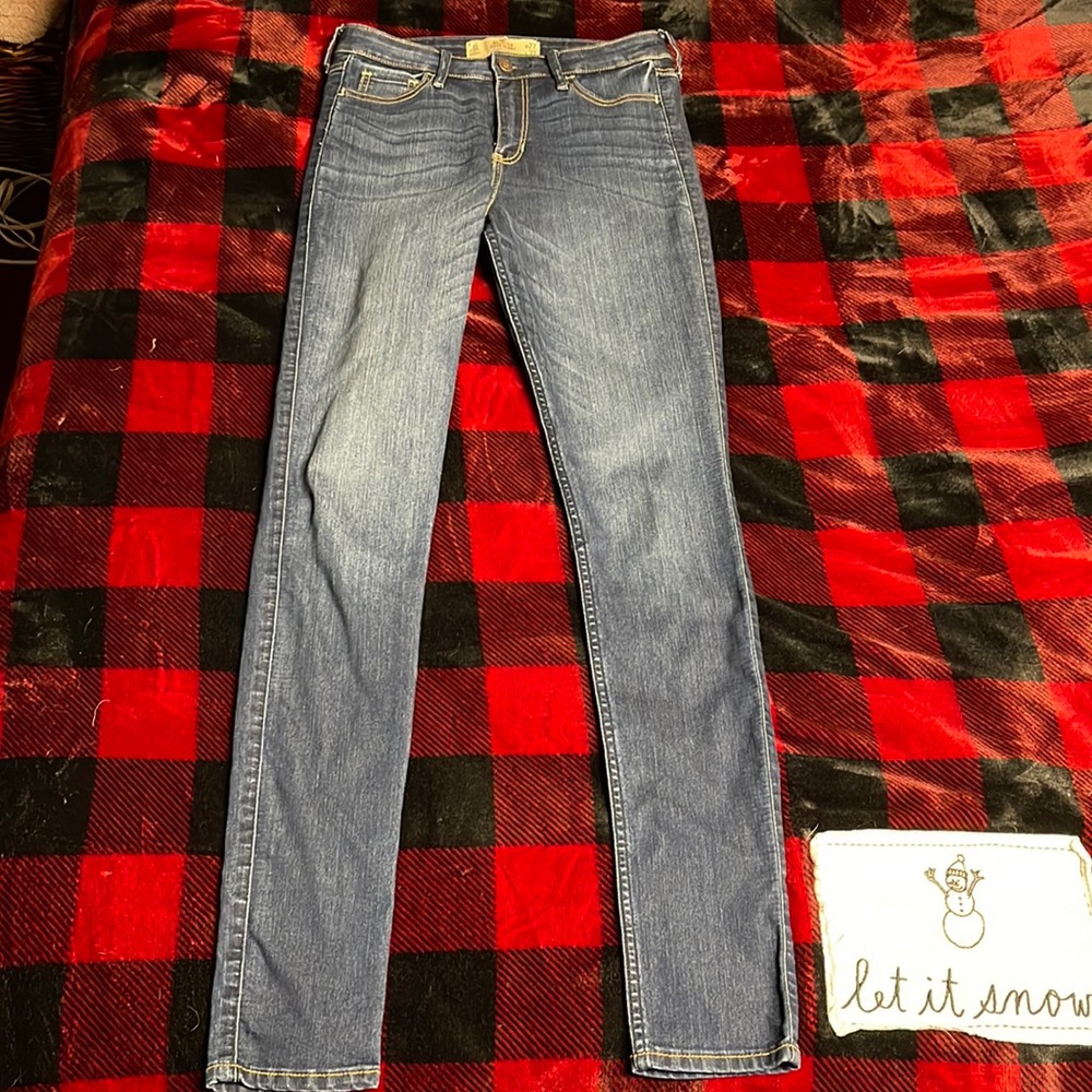 Hollister Super Skinny High Rise 5L or 27x33 Jeans
